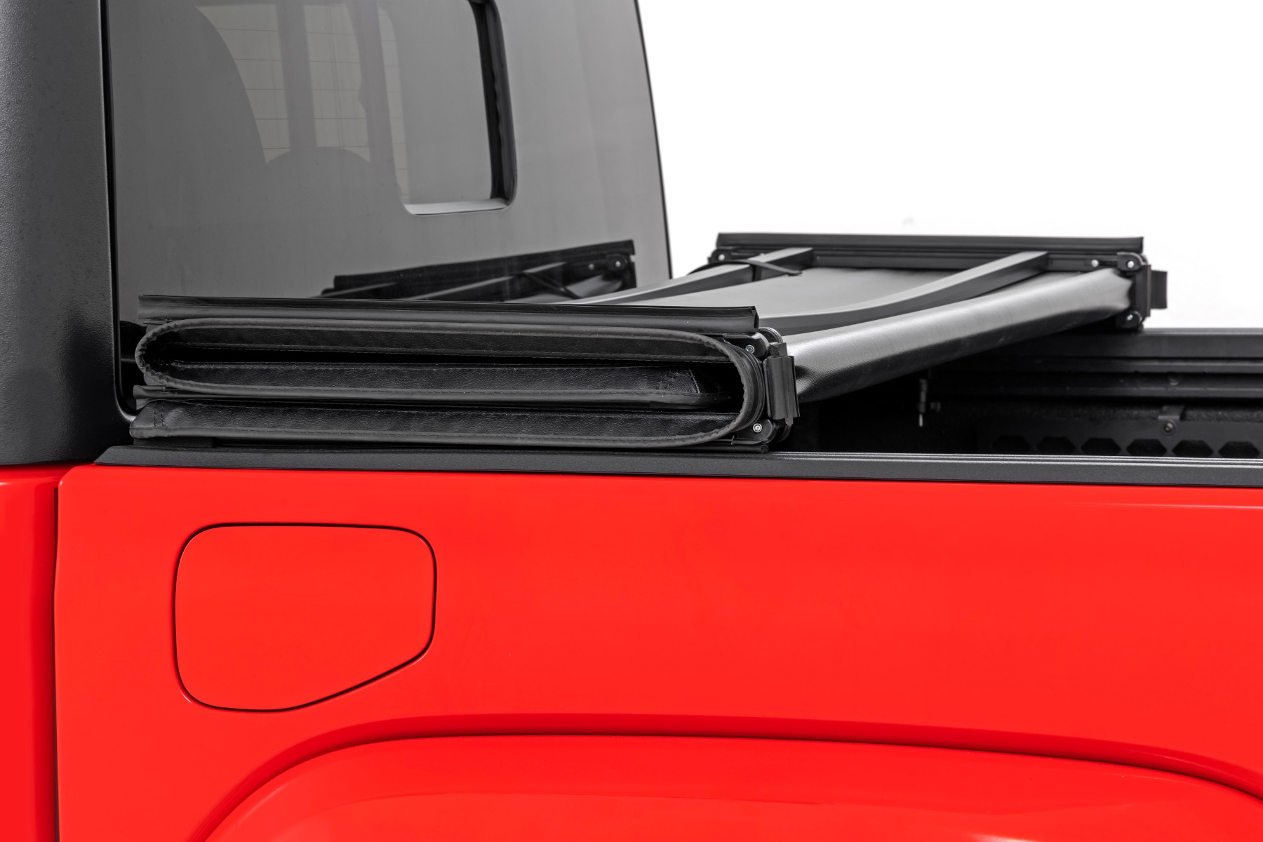 Weiche, dreifach faltbare Ladeflächenabdeckung | 5' Ladefläche | Jeep Gladiator JT 4WD (2020–2026) — Bild 4