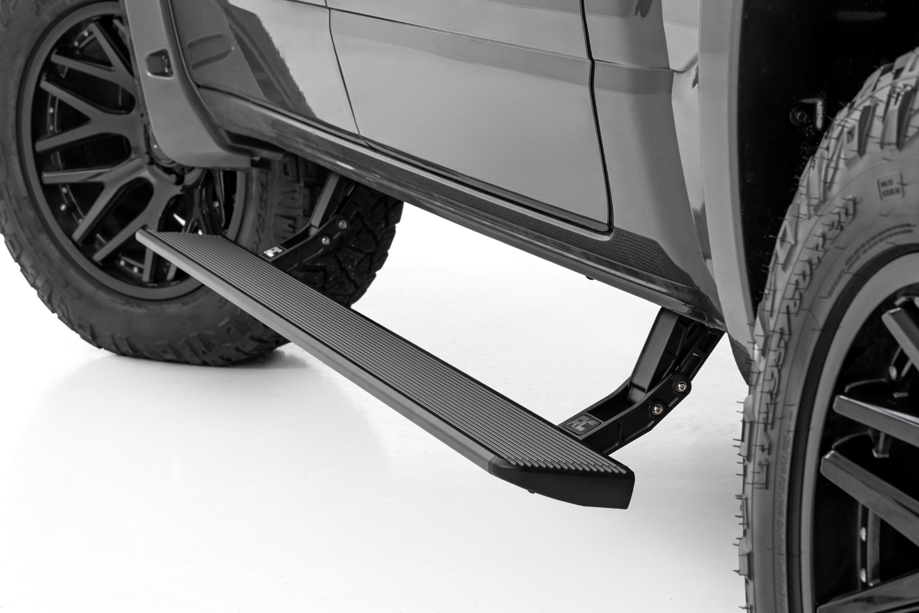 RAM 1500 (2019–2026) · Power Running Boards