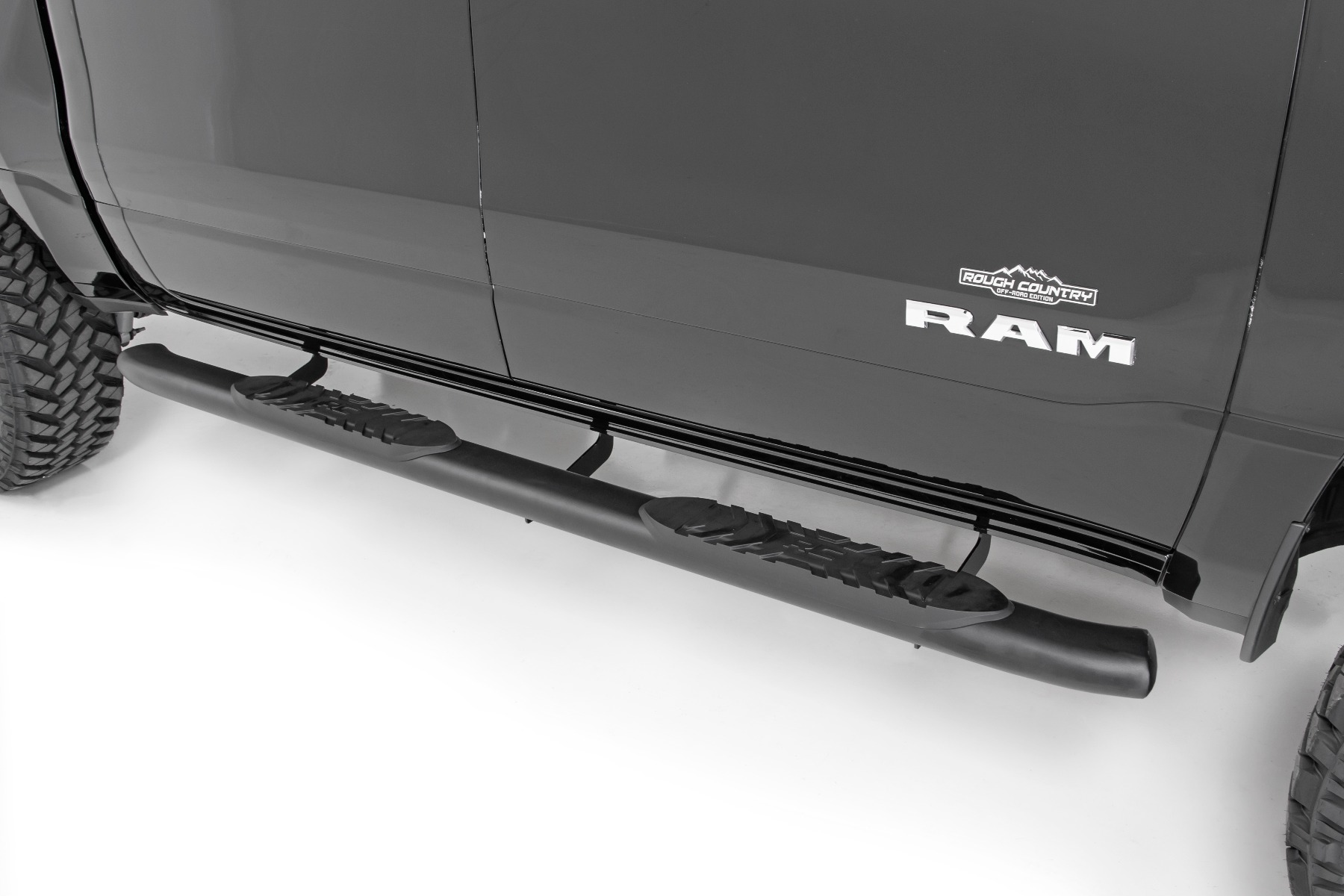 Ovale Nerf-Trittstufe | Crew Cab | Schwarz | RAM 1500 (19–26)/1500 TRX (21–24) — Bild 5