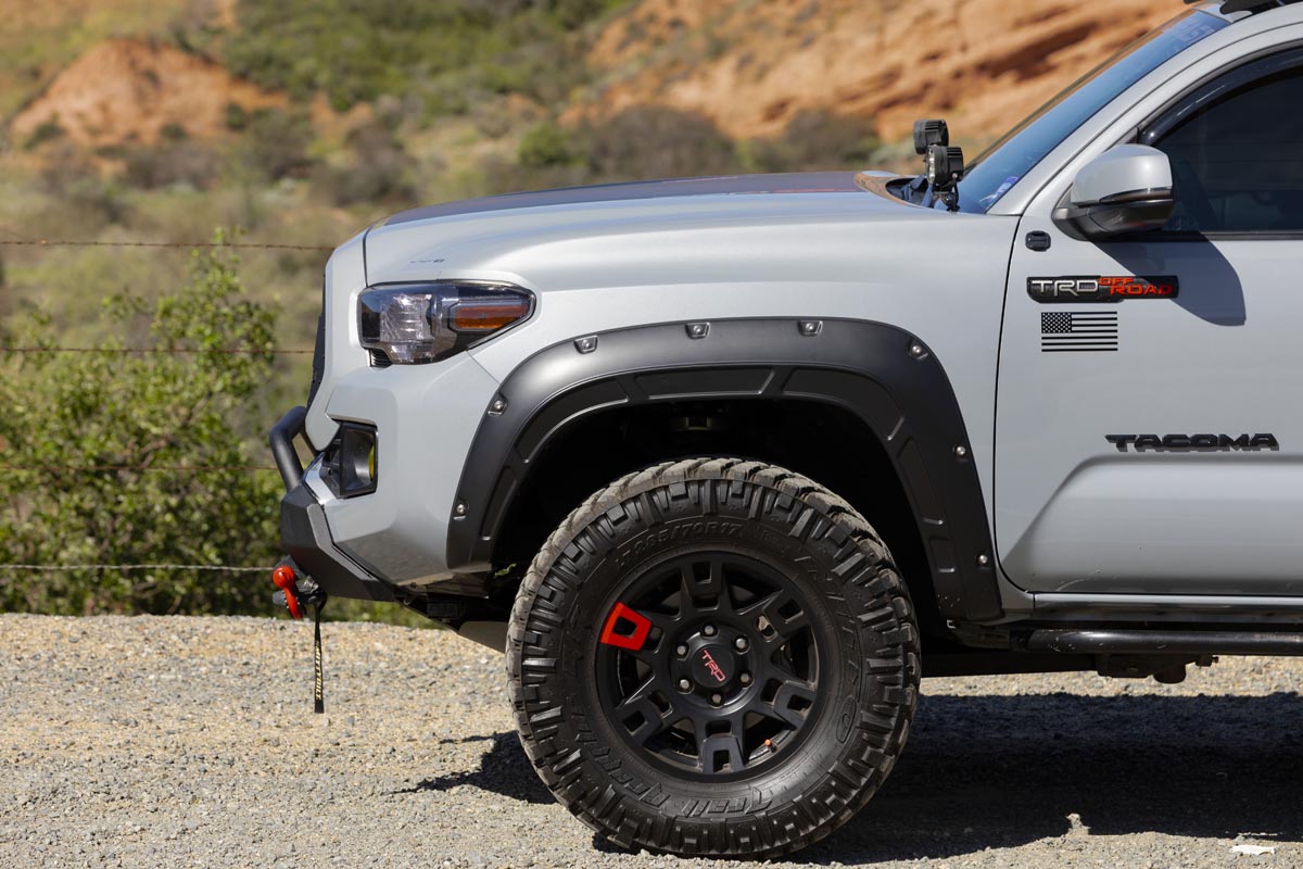Defender Fender Flares | 8T0 Blazing Blue | Toyota Tacoma 2WD/4WD (16-23) — Bild 3