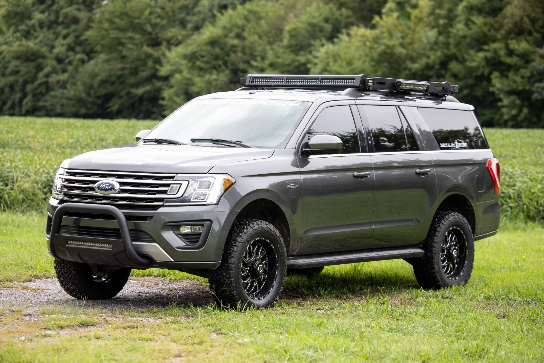 3-Zoll-Lift Kit | Obere Querlenker | M1-Federbeine | Ford Expedition 4WD (2018–2024) | Rote Ausführung — Bild 2