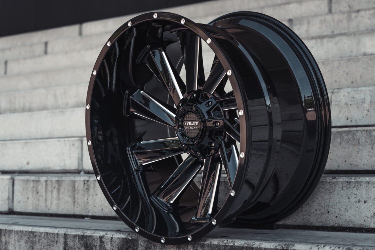 La Chanti OF10 | Glossy Black · 12J×22" · ET-44 | 6x139.7 — Bild 3