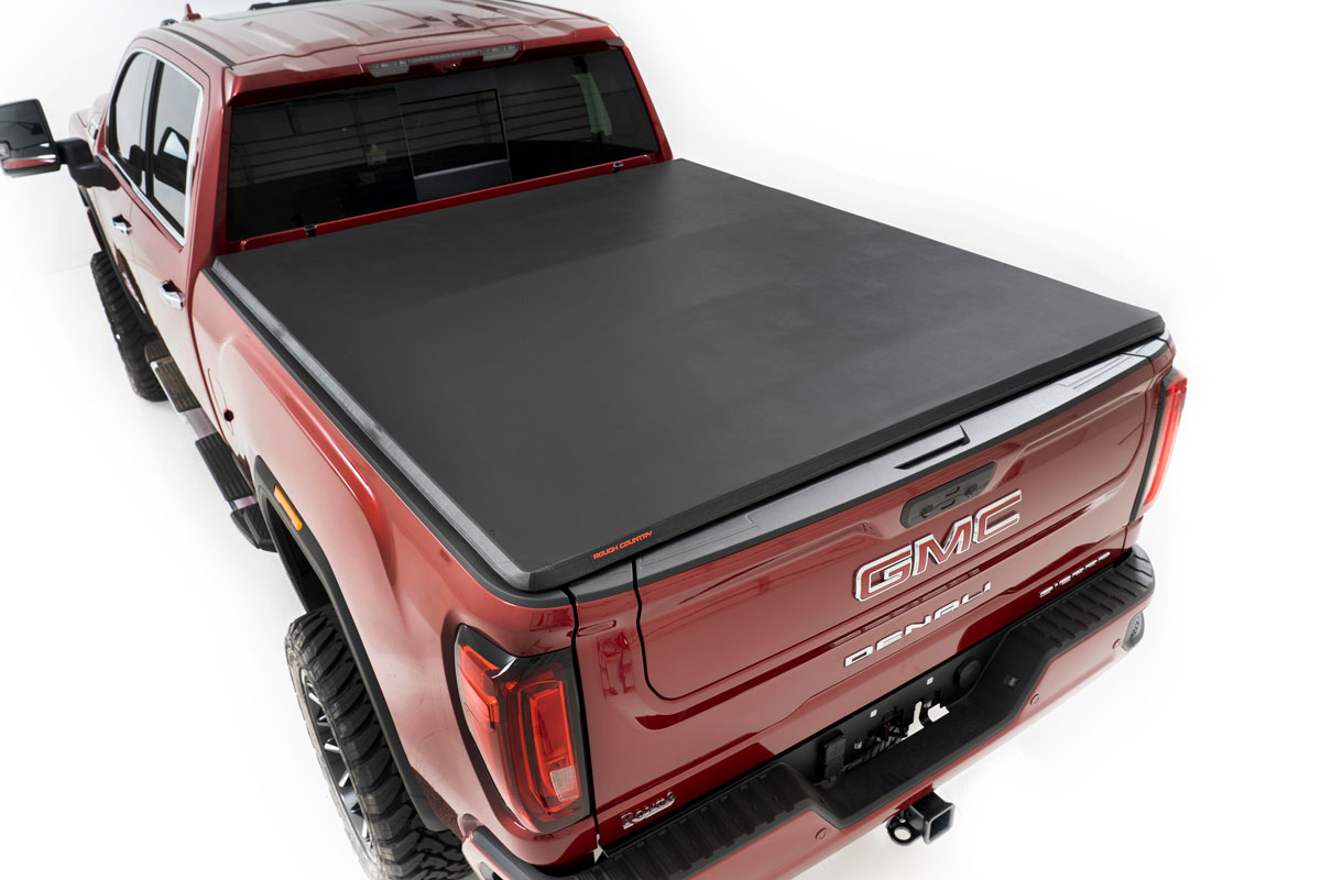 Weiche, dreifach faltbare Ladeflächenabdeckung | 6'9 Zoll Ladefläche | Chevy/GMC 2500HD/3500HD (20–26) — Bild 2