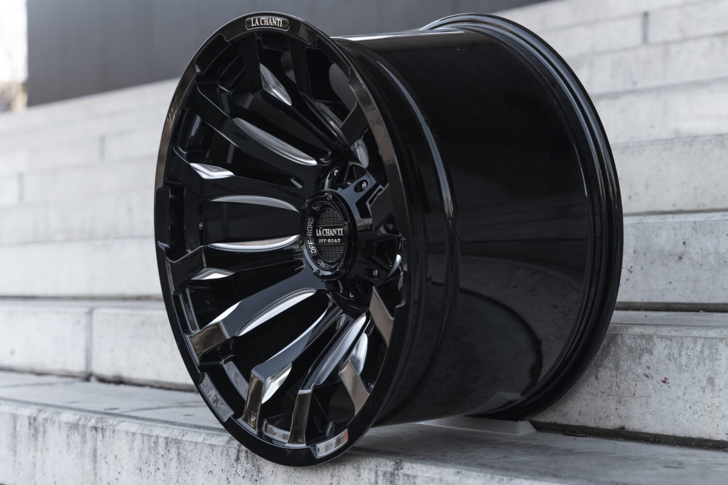 La Chanti OF7 | Glossy Black Milled · 9J×20" · ET20 | 6x139.7 — Bild 3