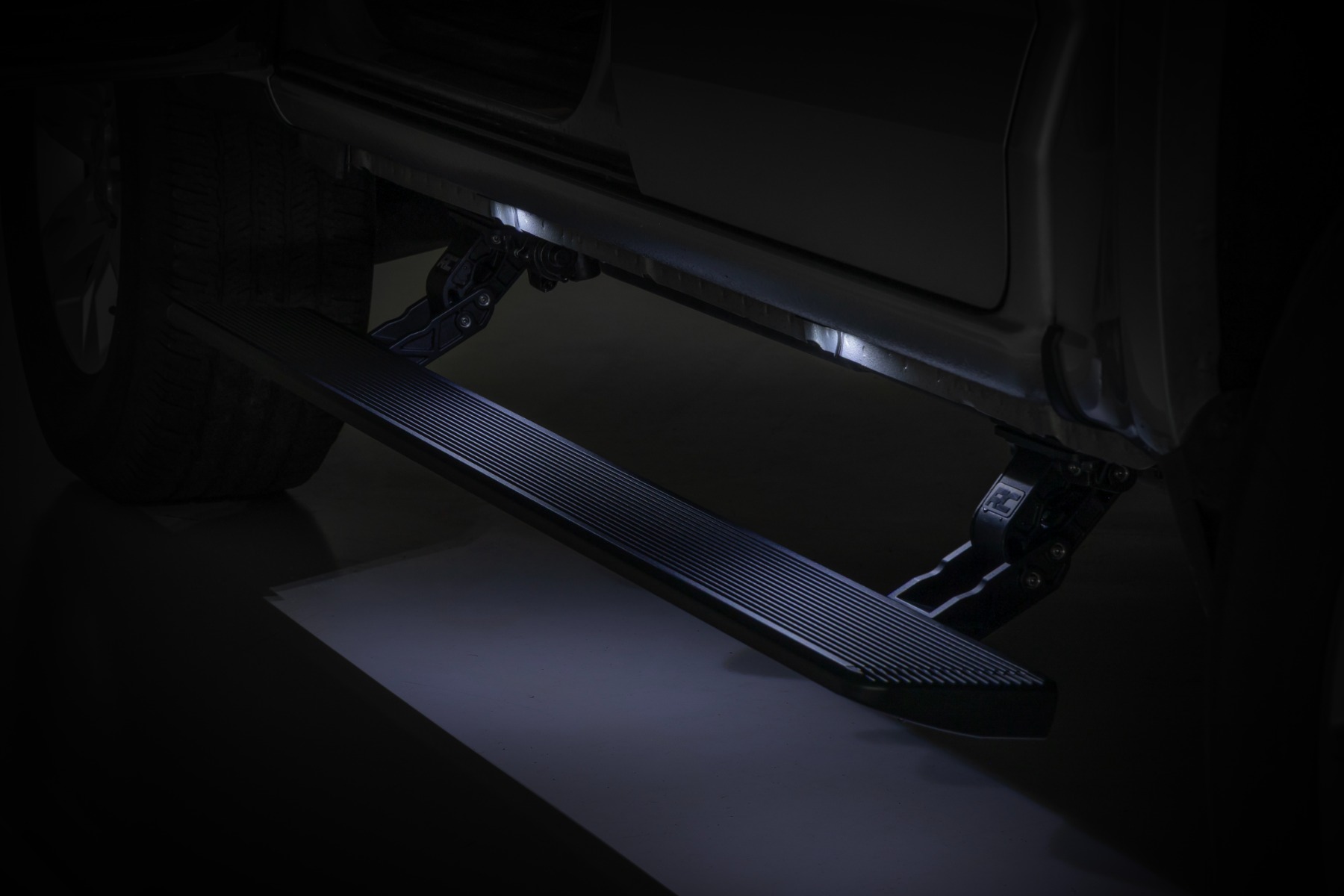 Elektrische Trittbretter | HT-Serie | Crew Cab | Chevy Colorado/GMC Canyon (2015–2026) — Bild 2