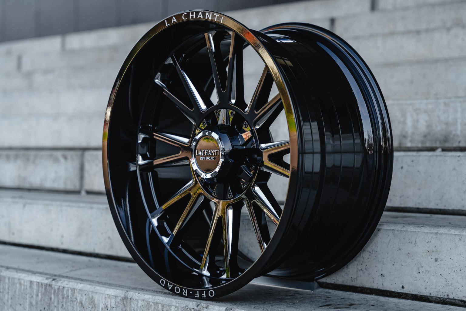 La Chanti OF18 | Glossy Black Milled · 10J×20" · ET-12 | 6x139.7 — Bild 3