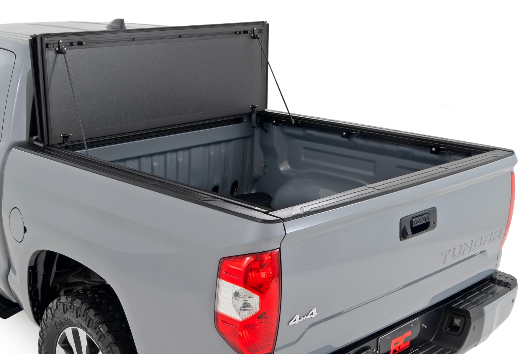 Hard Tri-Fold Flip Up Bed Cover | 5'7" Bed | Toyota Tundra 2WD/4WD (07-21) — Bild 2