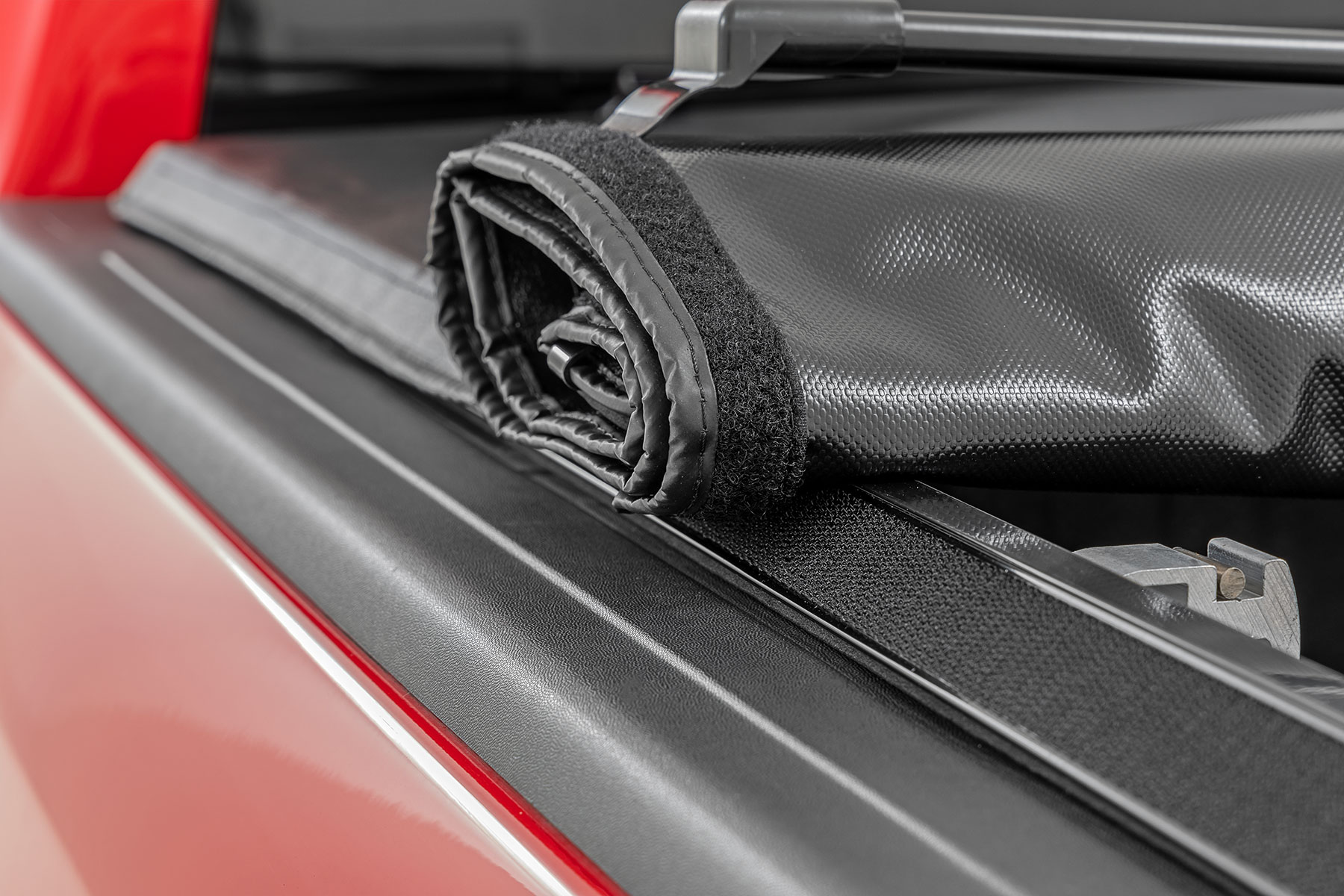 Weiche Roll-up-Ladeflächenabdeckung | 6'4 Zoll Ladefläche | Ohne Rambox | RAM 1500/2500/3500 (10–25 & Classic) — Bild 4