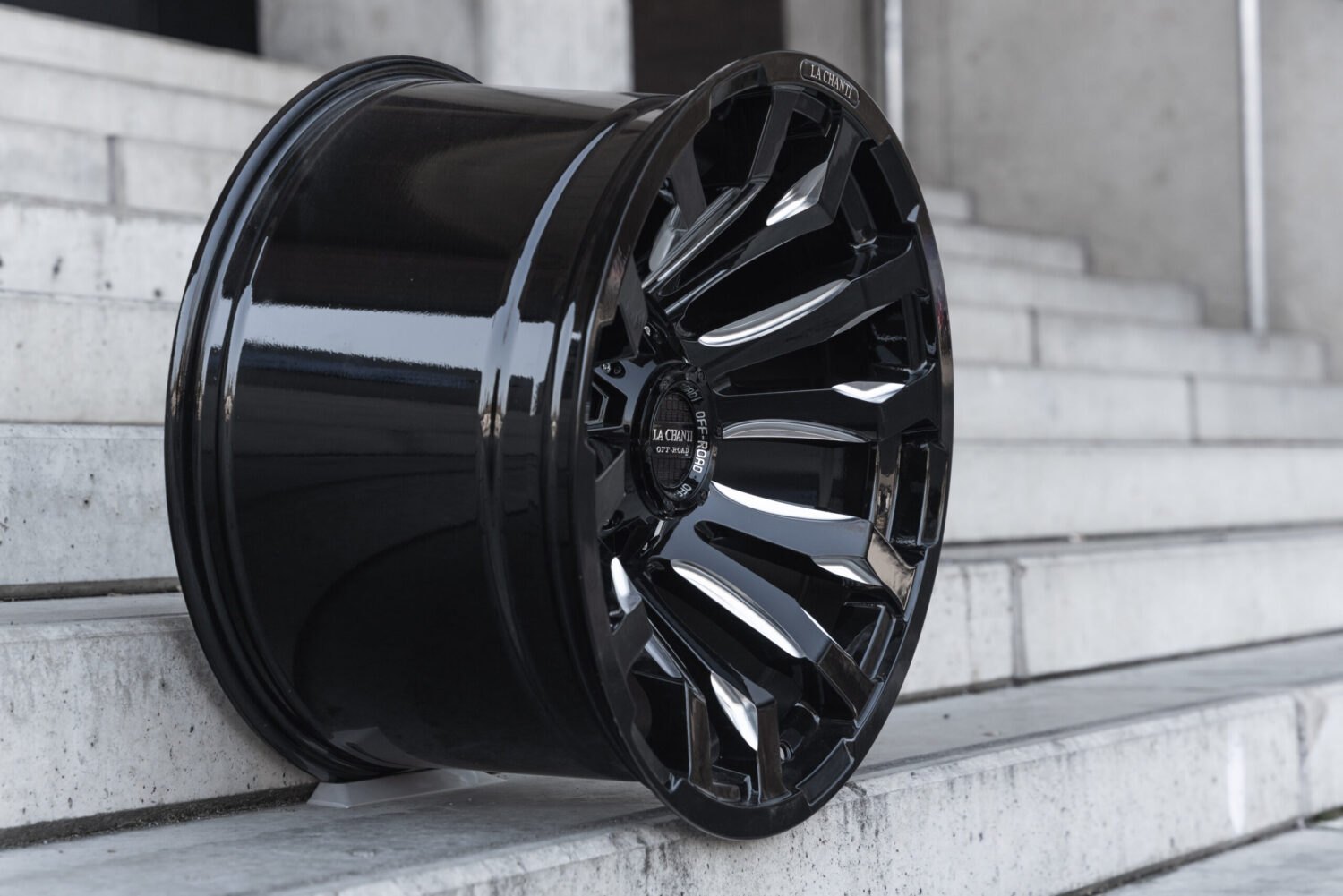 La Chanti OF7 | Glossy Black Milled · 9J×20" · ET20 | 6x139.7 — Bild 2