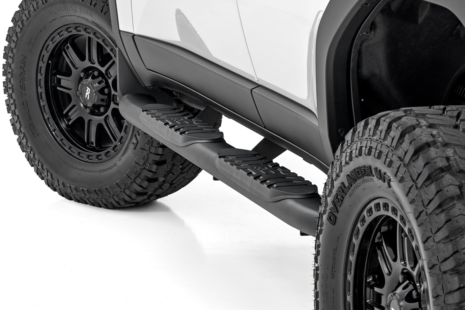 Ovale Nerf-Trittstufen | Schwarz | Toyota Land Cruiser 4WD (2024–2026)