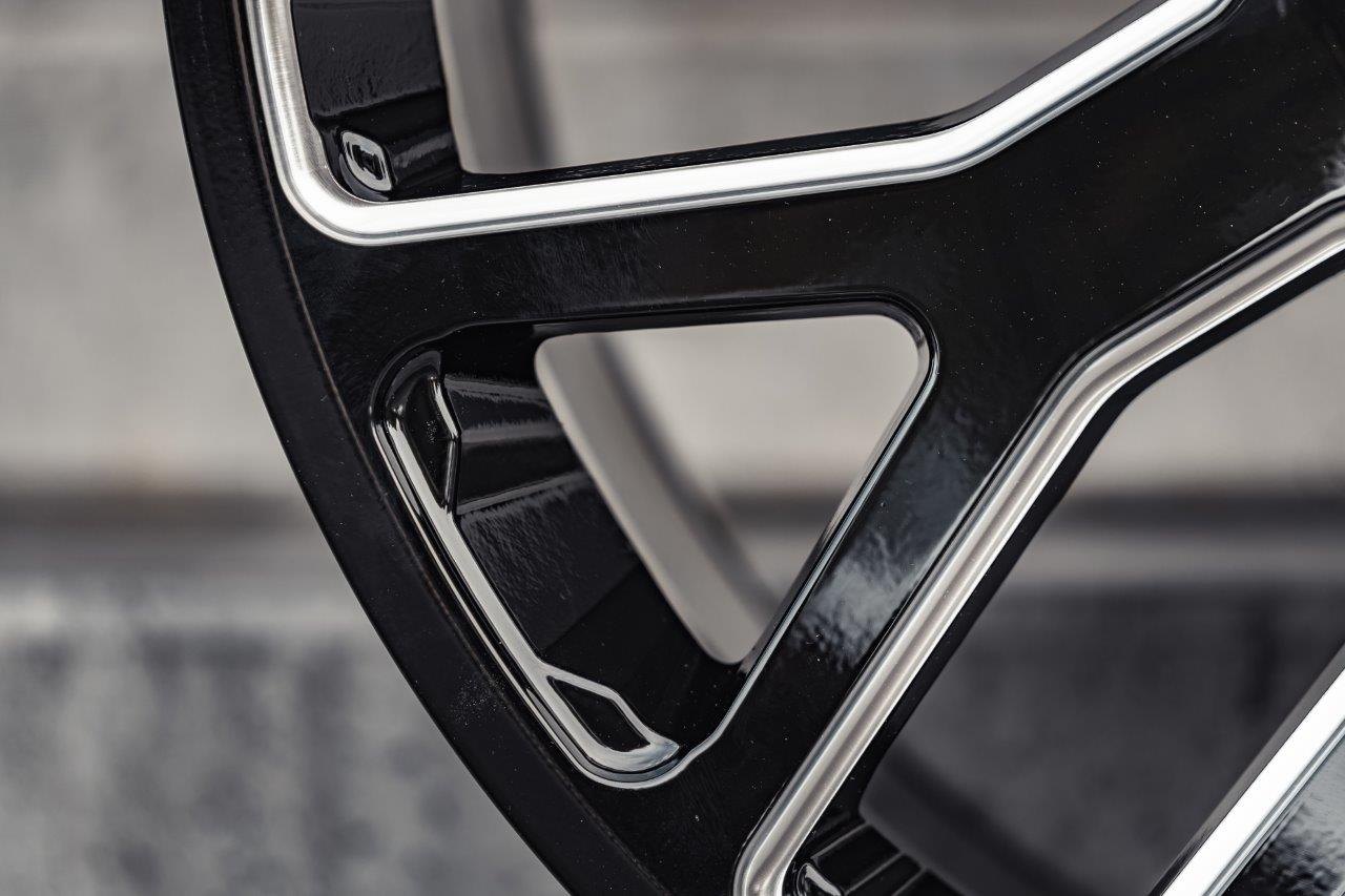 La Chanti OF8 | Glossy Black · 9.5J×22" · ET12 | 5x139.7 — Bild 5