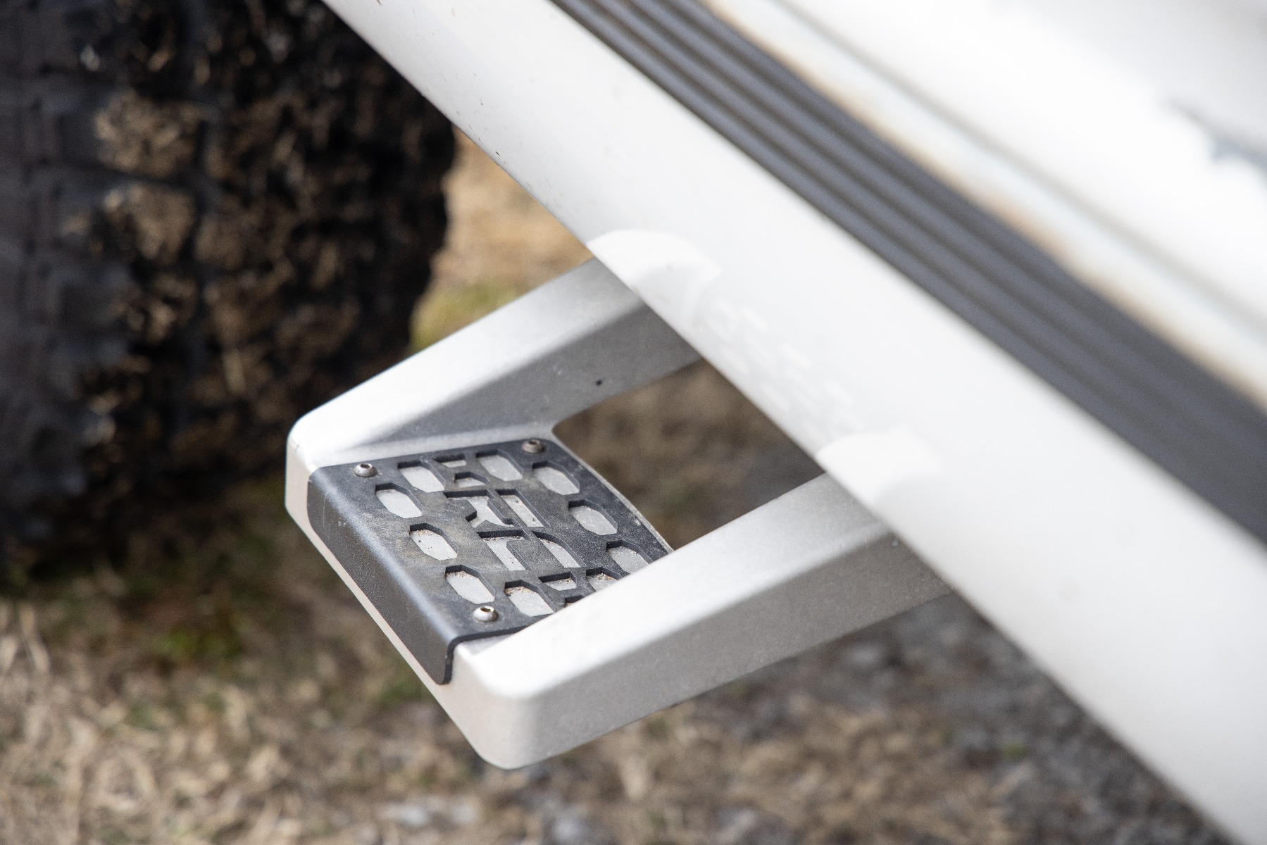 Einzel-Trittbügel | Universal | Aluminium | Paar | Verschiedene Marken und Modelle (Chevy/Ford/GMC/RAM) — Bild 4