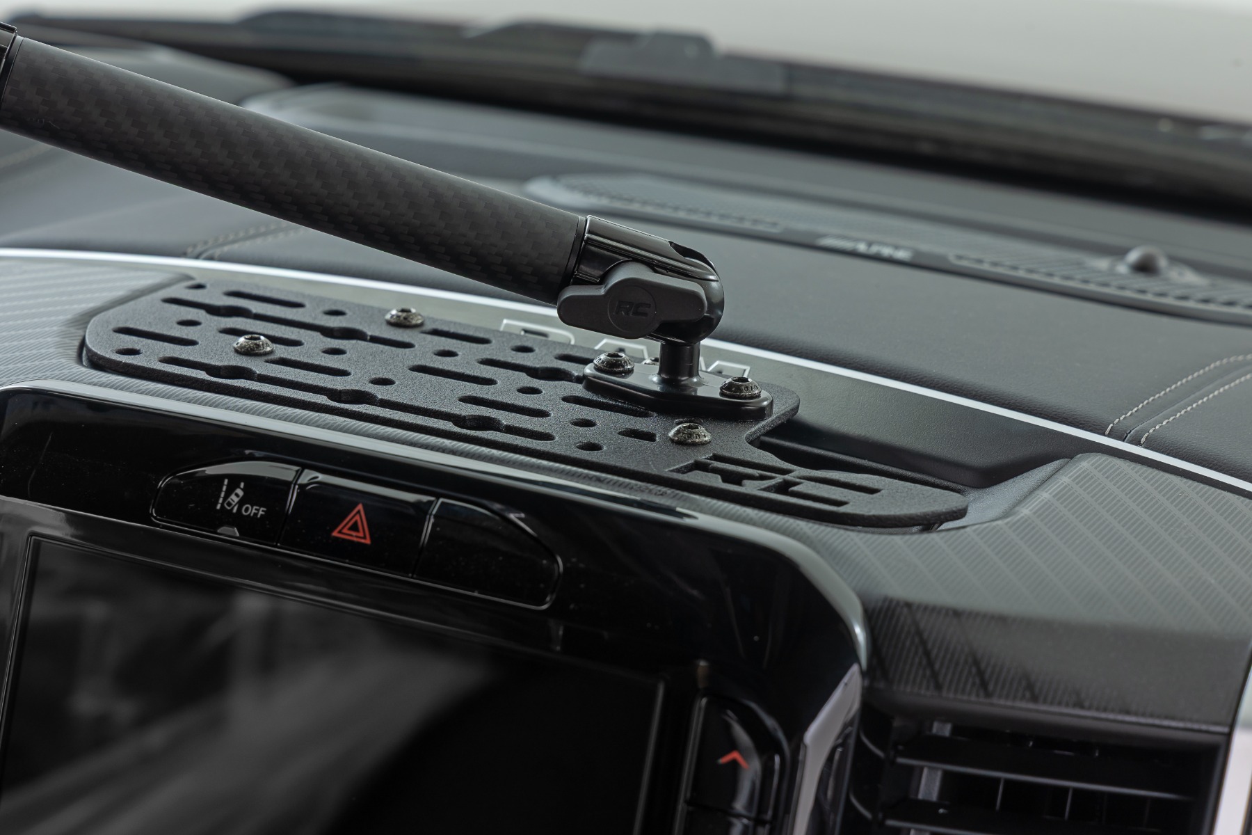 Armaturenbrett-Halterung | 8" MagSafe-Halterungsset | 12-Zoll-Bildschirm | RAM 1500 2WD/4WD (19–26) — Bild 4