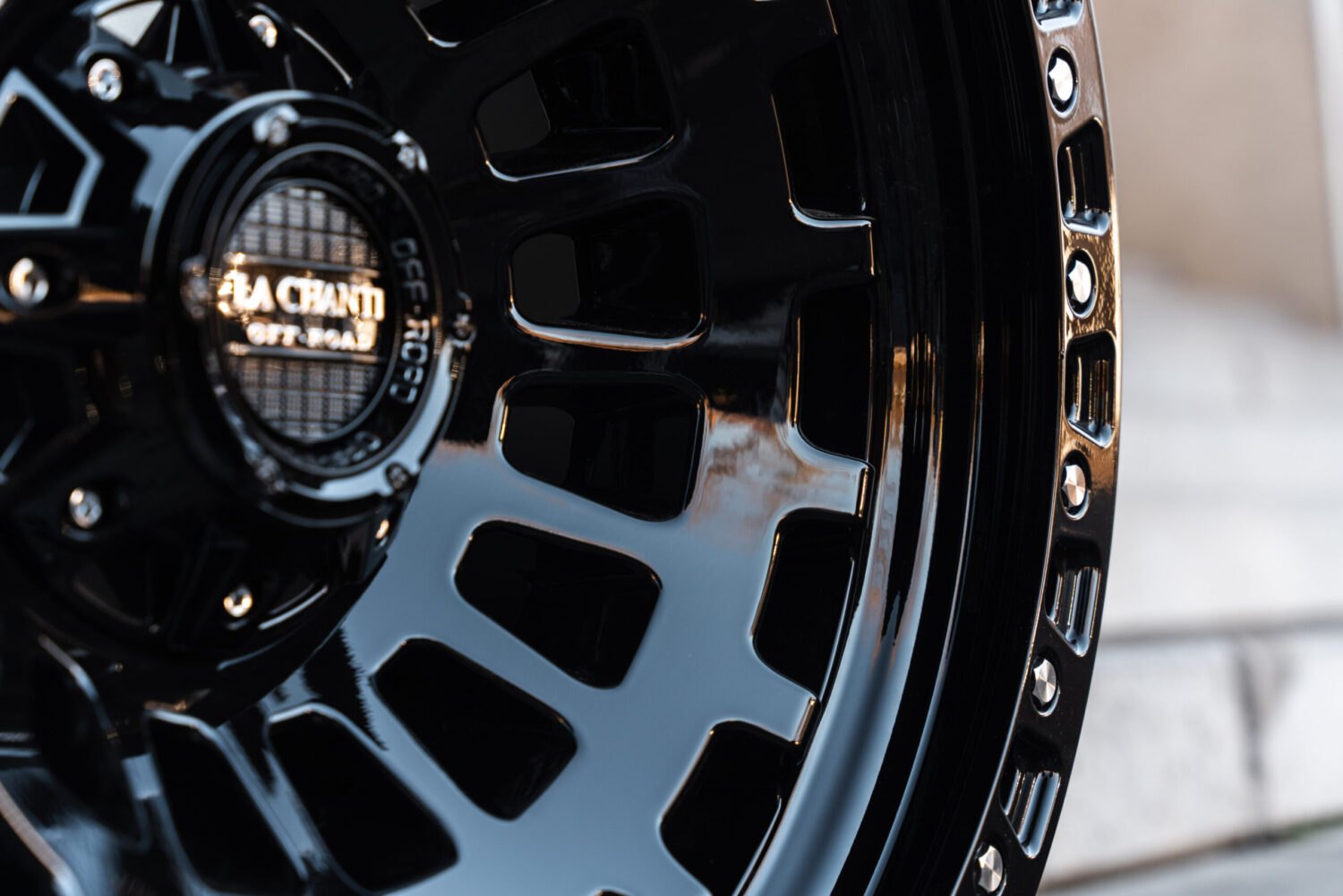 La Chanti OF6 | Glossy Black · 12J×20" · ET-25 | 5x127 / 5x139.7 — Bild 5