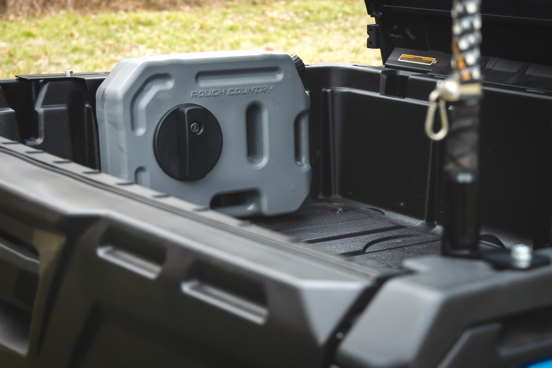 10-Liter-Flüssigkeitsbehälter zur Befestigung am Bett | Verschiedene Marken und Modelle (Polaris/Can-Am/CFMOTO) — Bild 4
