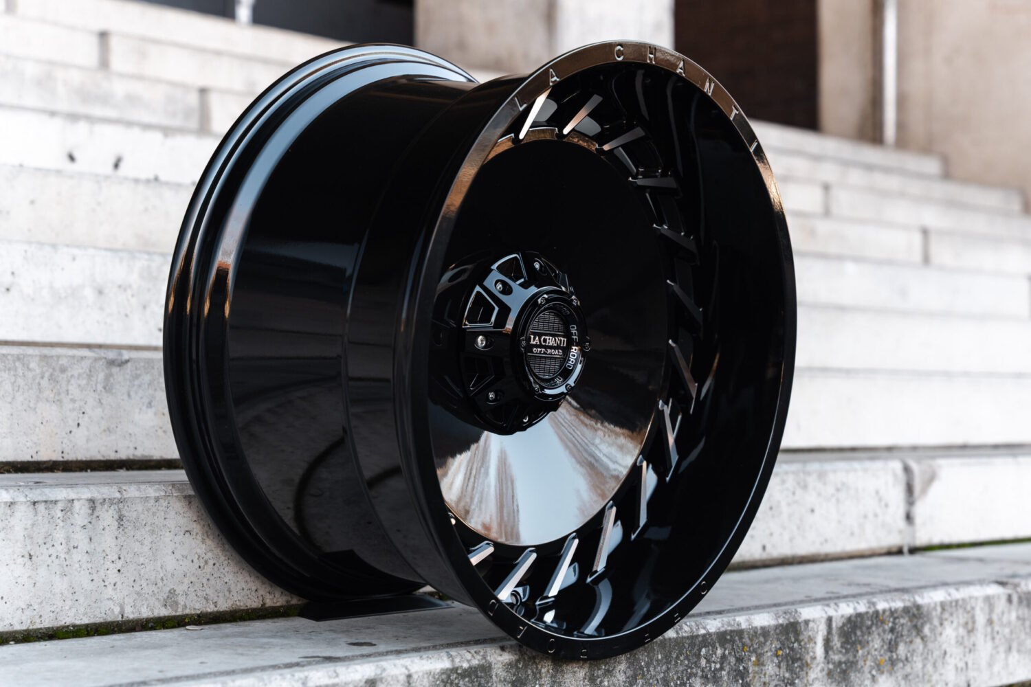 La Chanti OF15 | Glossy Black Milled · 12J×22" · ET-25 | 5x127 / 5x139.7 — Bild 2