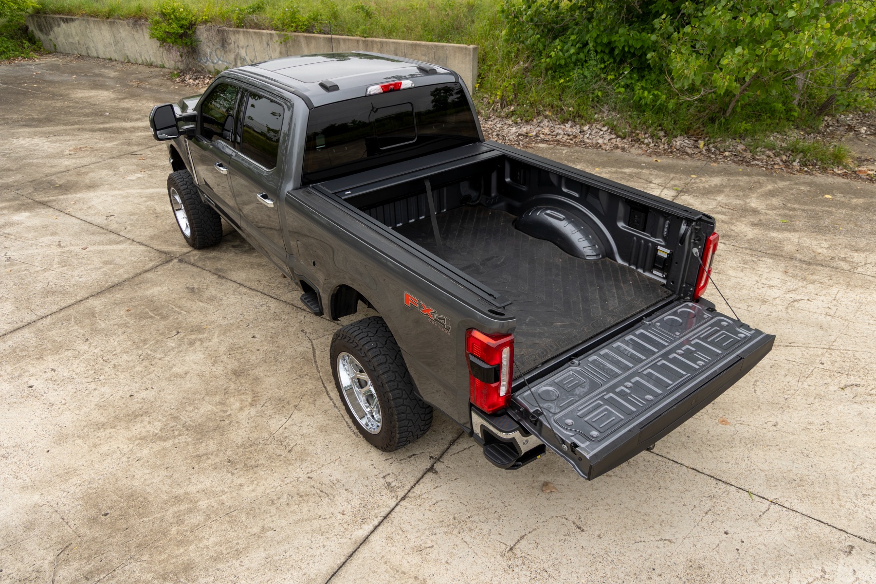 Manuell versenkbare Ladeflächenabdeckung | 6'10" Ladefläche | Ford F-250/F-350 Super Duty (17–26) — Bild 8