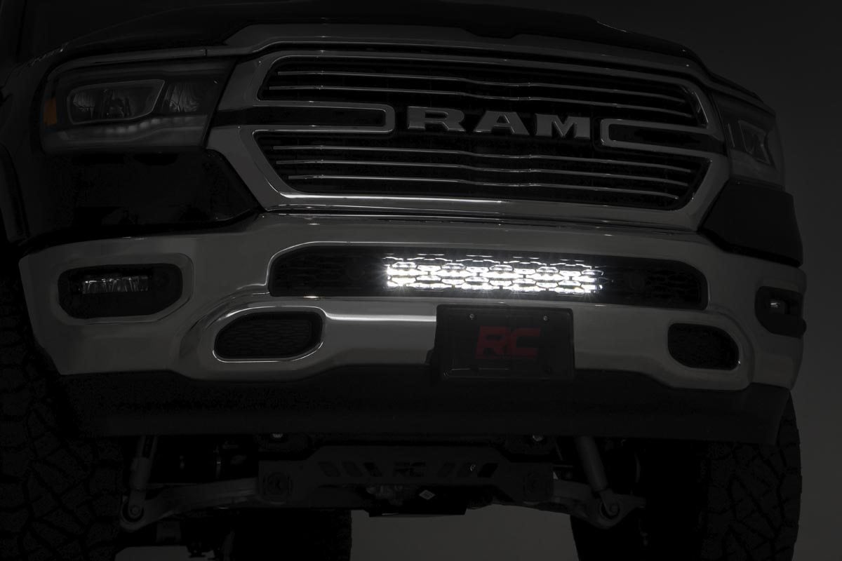 LED-Beleuchtungsset | Stoßstangenmontage | 20 Zoll Schwarz, zweireihig | Weiße Tagfahrleuchten | RAM 1500 (19–24) — Bild 5