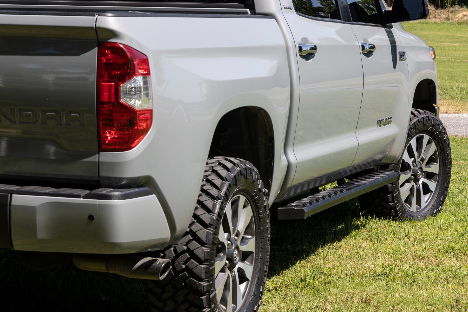BA2 Trittbretter | Seitliche Trittstufen | Doppelkabine | Toyota Tundra 2WD/4WD (07–21) — Bild 5