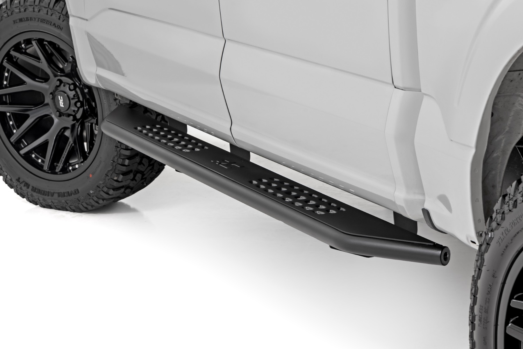 OV2 Trittbretter | Seitliche Trittstufen | Crew Cab | Ford F-150/Lightning/F-250/F-350 (15–26)