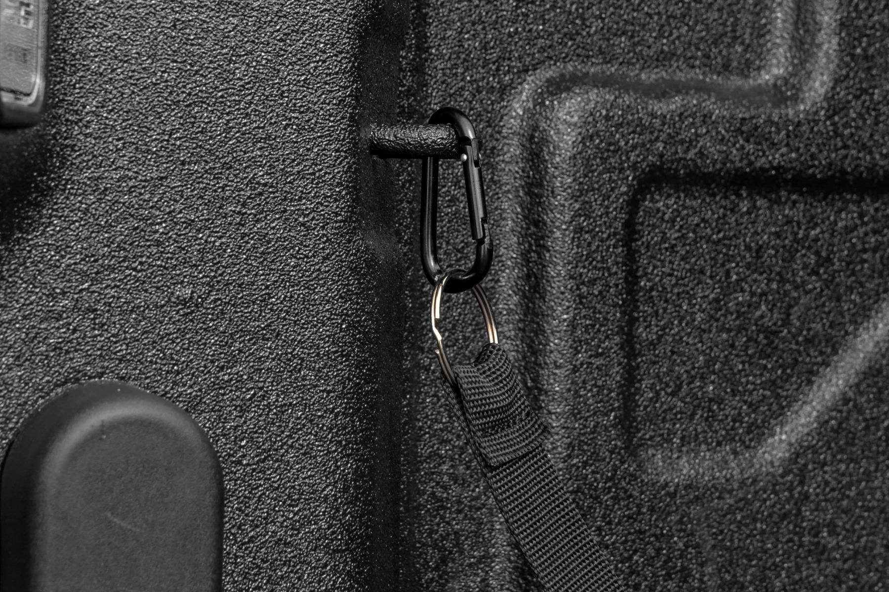 Manual Retractable Bed Cover | 6'9" Bed | Chevy/GMC 2500HD/3500HD (20-26) — Bild 14