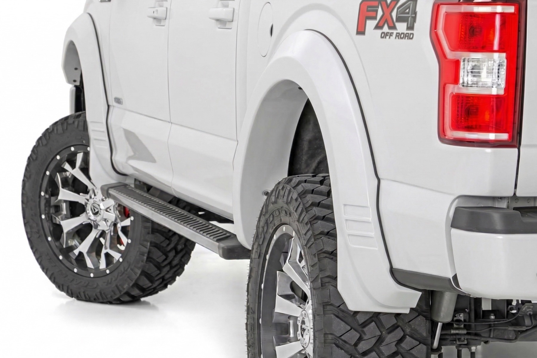 SF1 Kotflügelverbreiterungen | YZ Oxford White | Ford F-150 2WD/4WD (2015–2017) — Bild 7