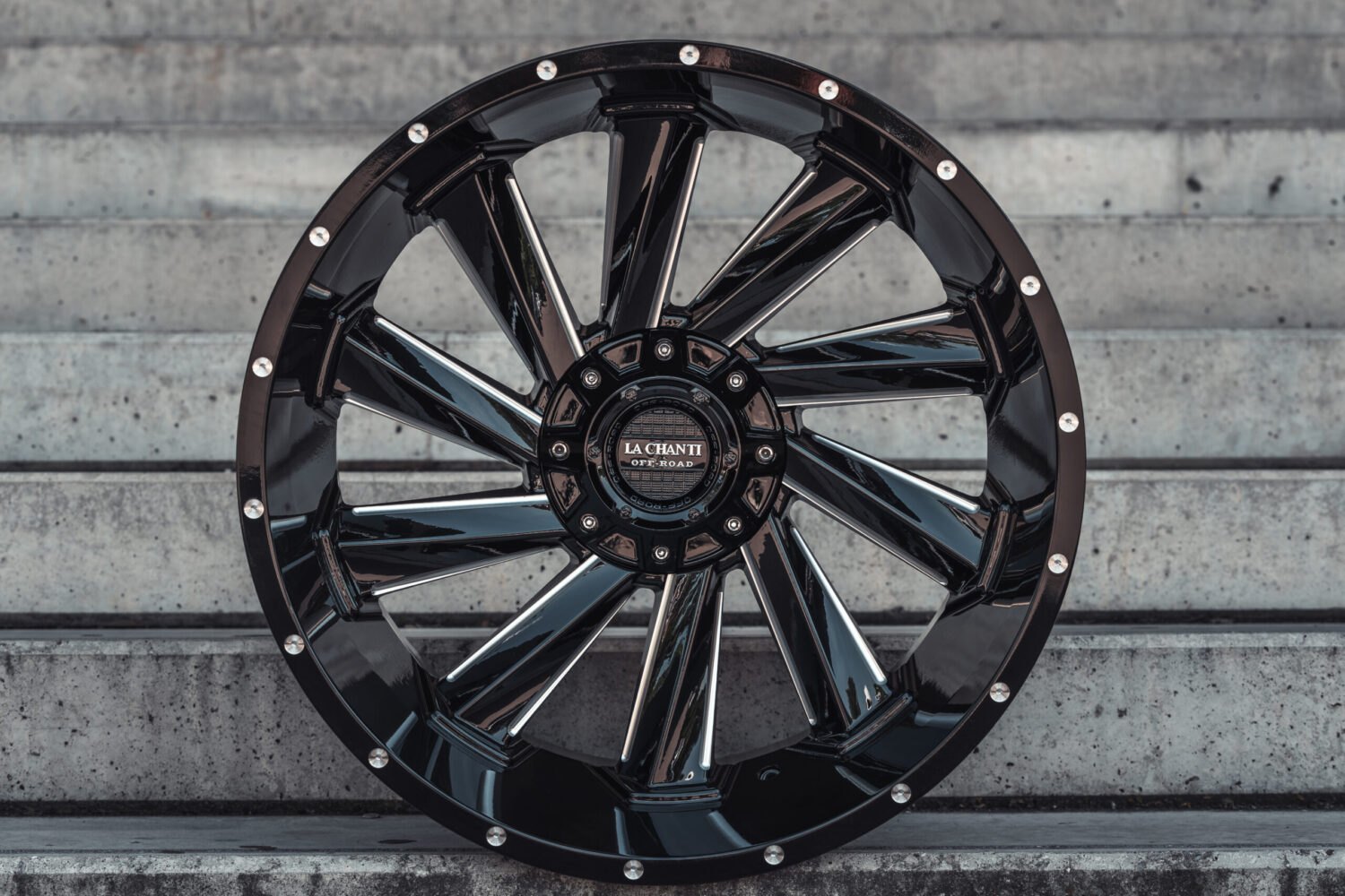 La Chanti OF10 | Glossy Black · 12J×22" · ET-44 | 6x139.7