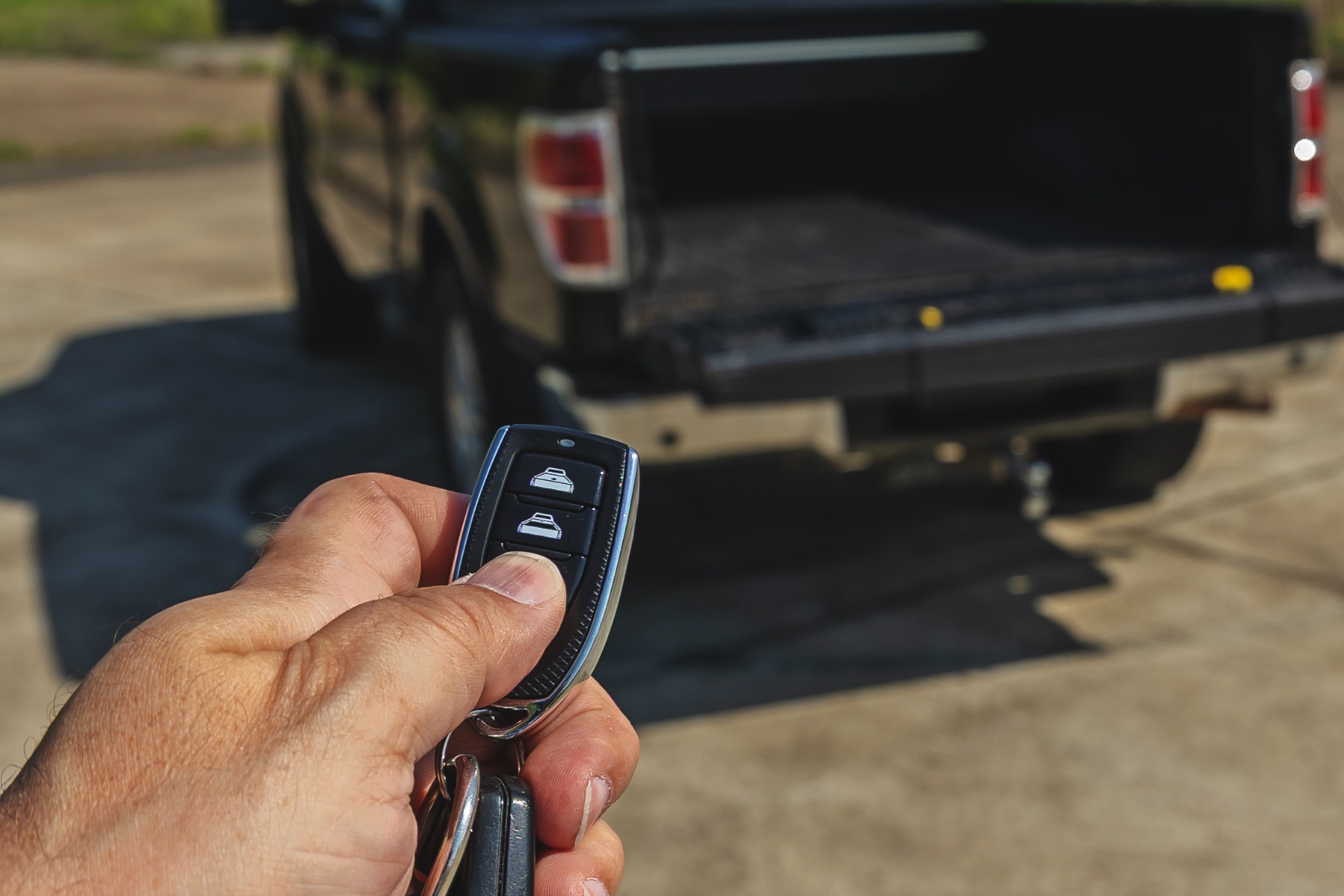 Elektrisch versenkbare Ladeflächenabdeckung | 5'7" Ladefläche | Ford F-150 2WD/4WD (2009–2014)