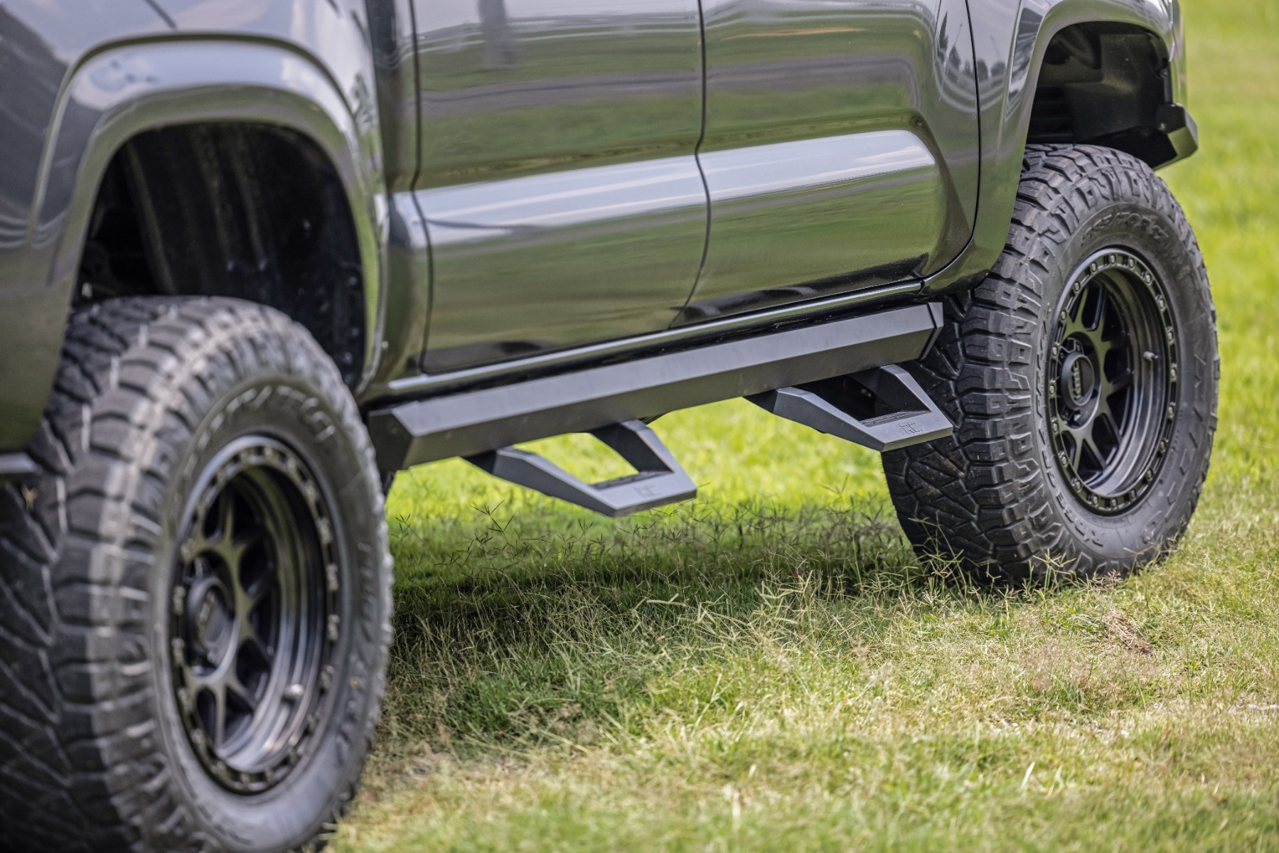 SRX2 verstellbare Aluminium-Trittstufe | Doppelkabine | Toyota Tacoma 2WD/4WD (2005–2023) — Bild 6