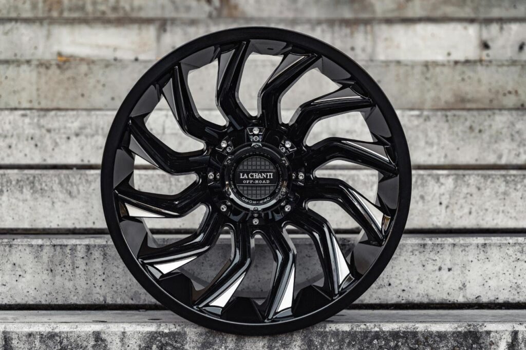 La Chanti OF12 | Glossy Black Milled · 10J×20" · ET0 | 6x139.7