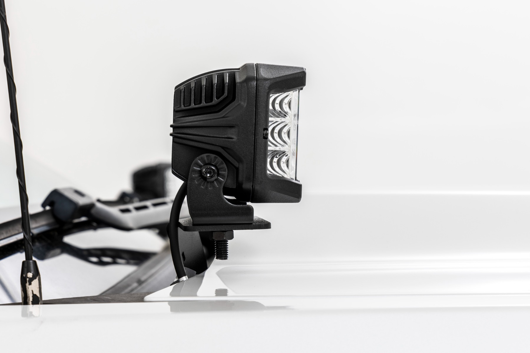 LED-Scheinwerfer-Set | 2 Zoll, schwarz, Paar | Weißes Tagfahrlicht | Chevy/GMC 1500 (2014–2018 & Classic) — Bild 5