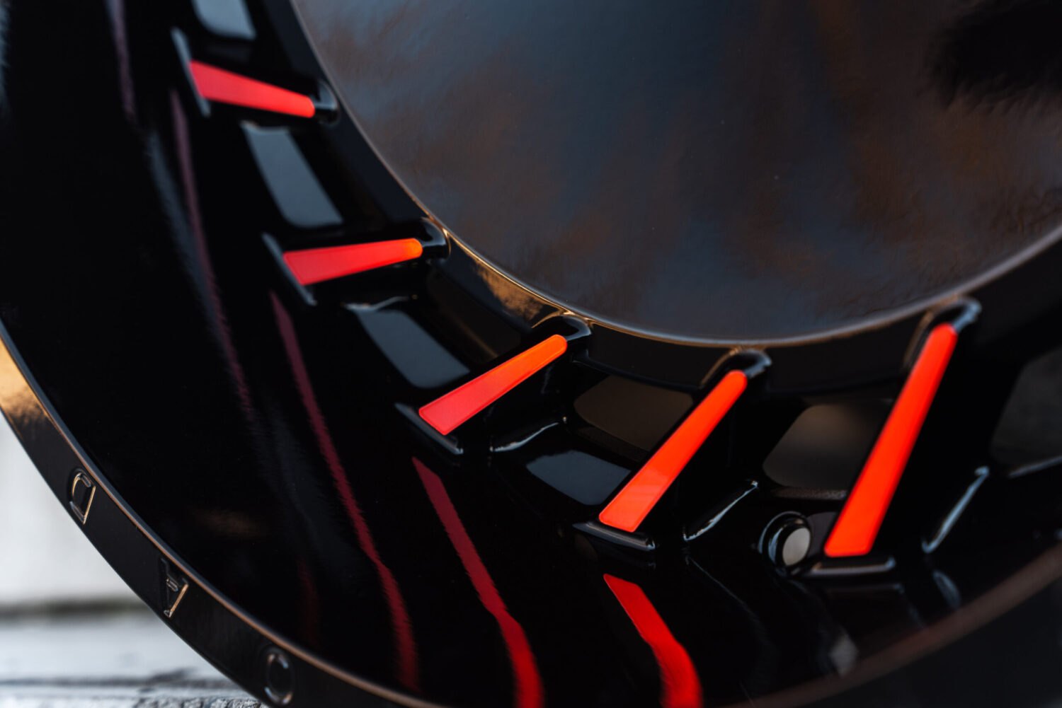 La Chanti OF15 | Glossy Black / RED Spockes · 12J×22" · ET-25 | 6x135 / 6x139.7 — Bild 6