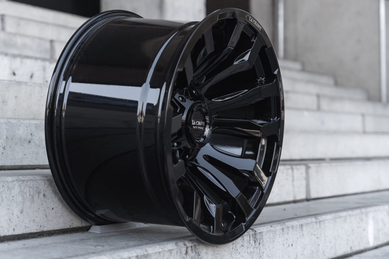 La Chanti OF7 | Glossy Black · 9J×20" · ET20 | 6x139.7 — Bild 2