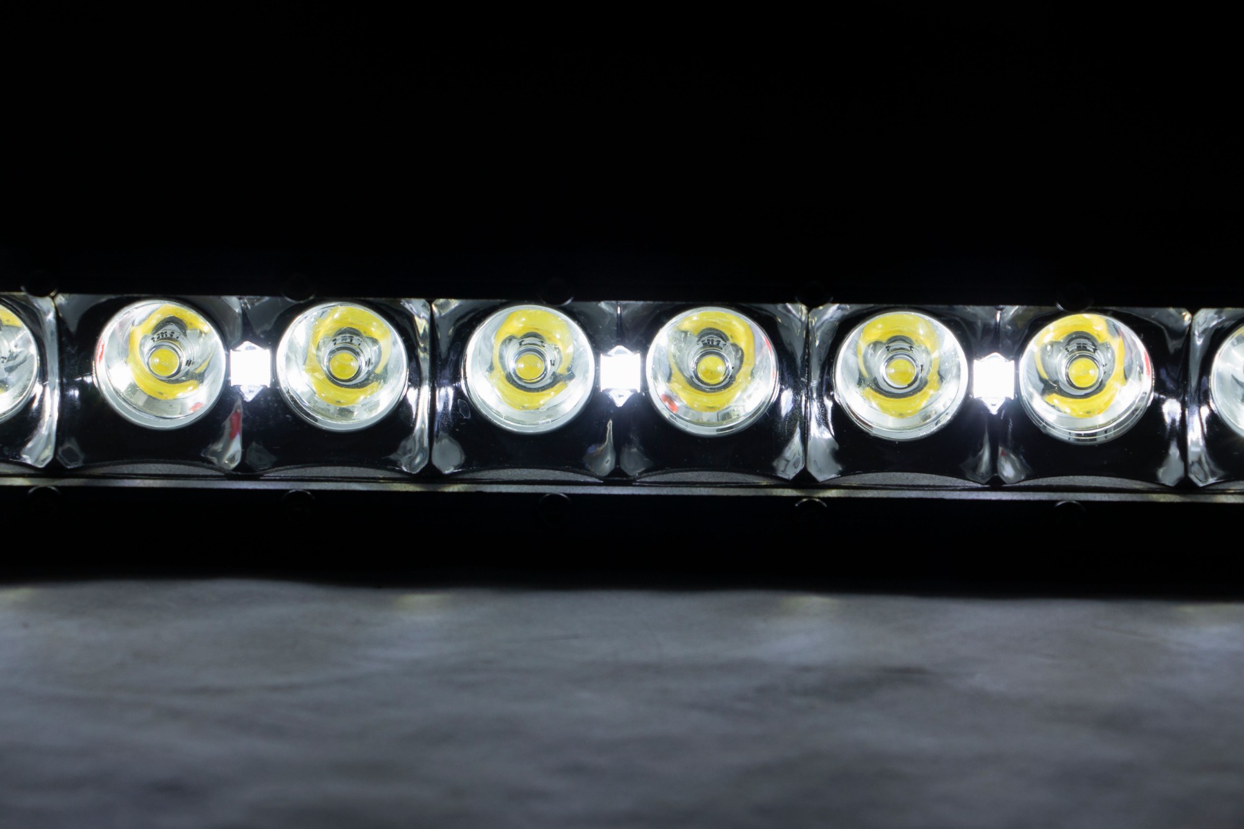 12-Zoll-LED-Lichtleiste der Black Series | Einreihig | Tageslicht in Kaltweiß — Bild 5
