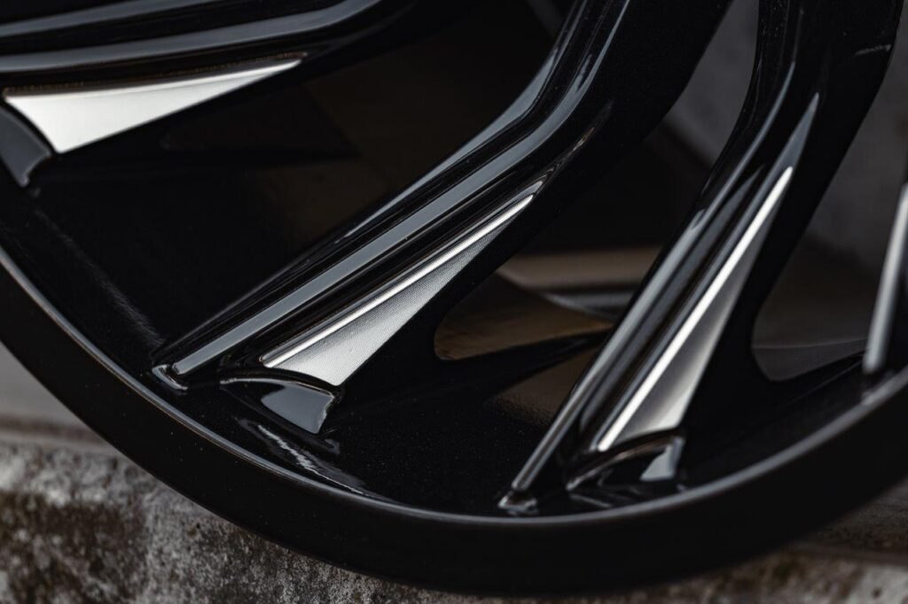 La Chanti OF12 | Glossy Black Milled · 10J×20" · ET0 | 6x139.7 — Bild 4
