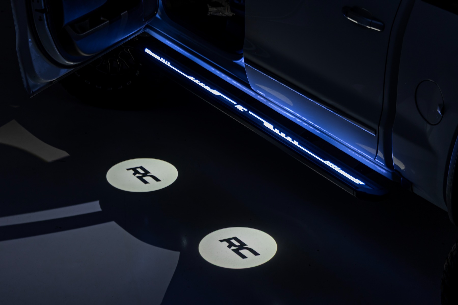 Multi-Color LED Running Boards | Crew Cab | Chevy/GMC 1500/2500HD/3500HD (07-19 & Classic) — Bild 2