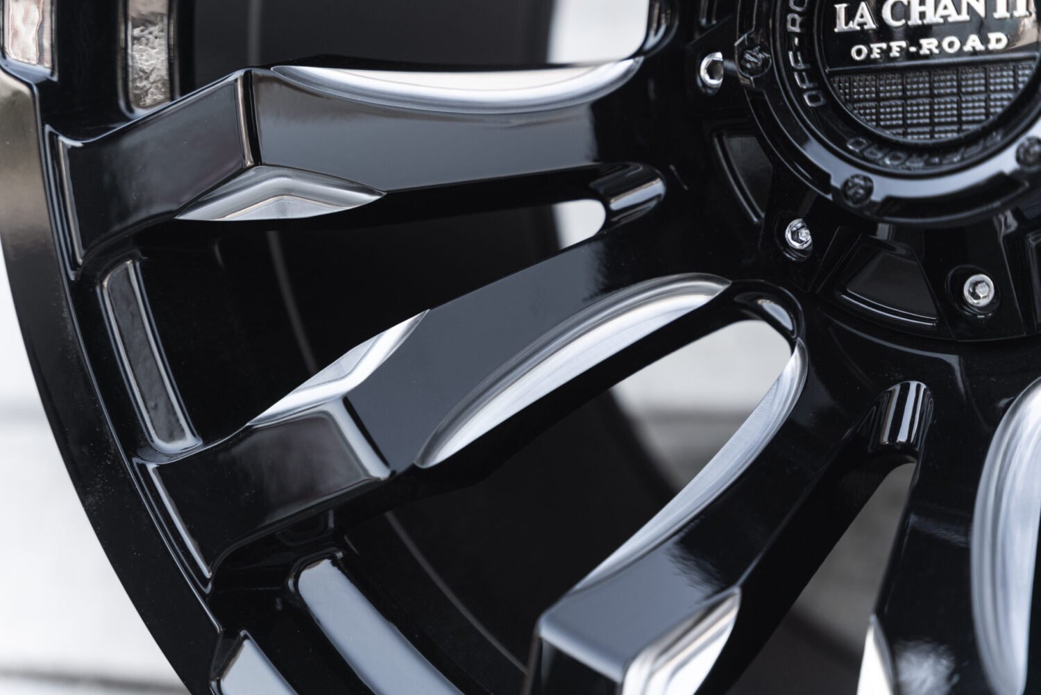 La Chanti OF7 | Glossy Black Milled · 9J×20" · ET20 | 6x139.7 — Bild 5