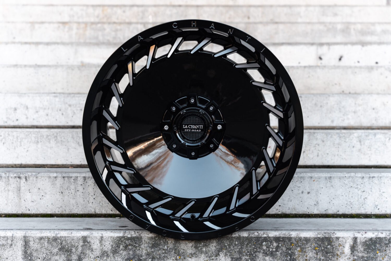 La Chanti OF15 | Glossy Black · 12J×22" · ET-25 | 6x135 / 6x139.7