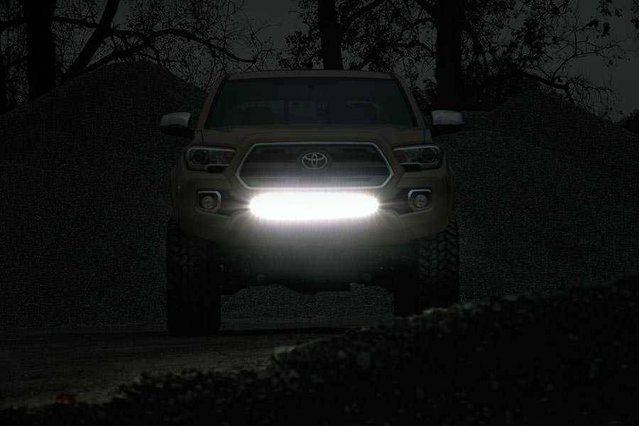 LED-Beleuchtungsset | Befestigung am unteren Kühlergrill | 30 Zoll Spectrum einreihig | Toyota Tacoma (16–23) — Bild 4