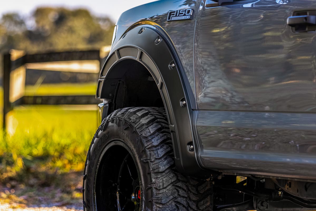 Defender-Kotflügelverbreiterungen | E2 Magma Red | Ford F-150 2WD/4WD (2015–2020) — Bild 4