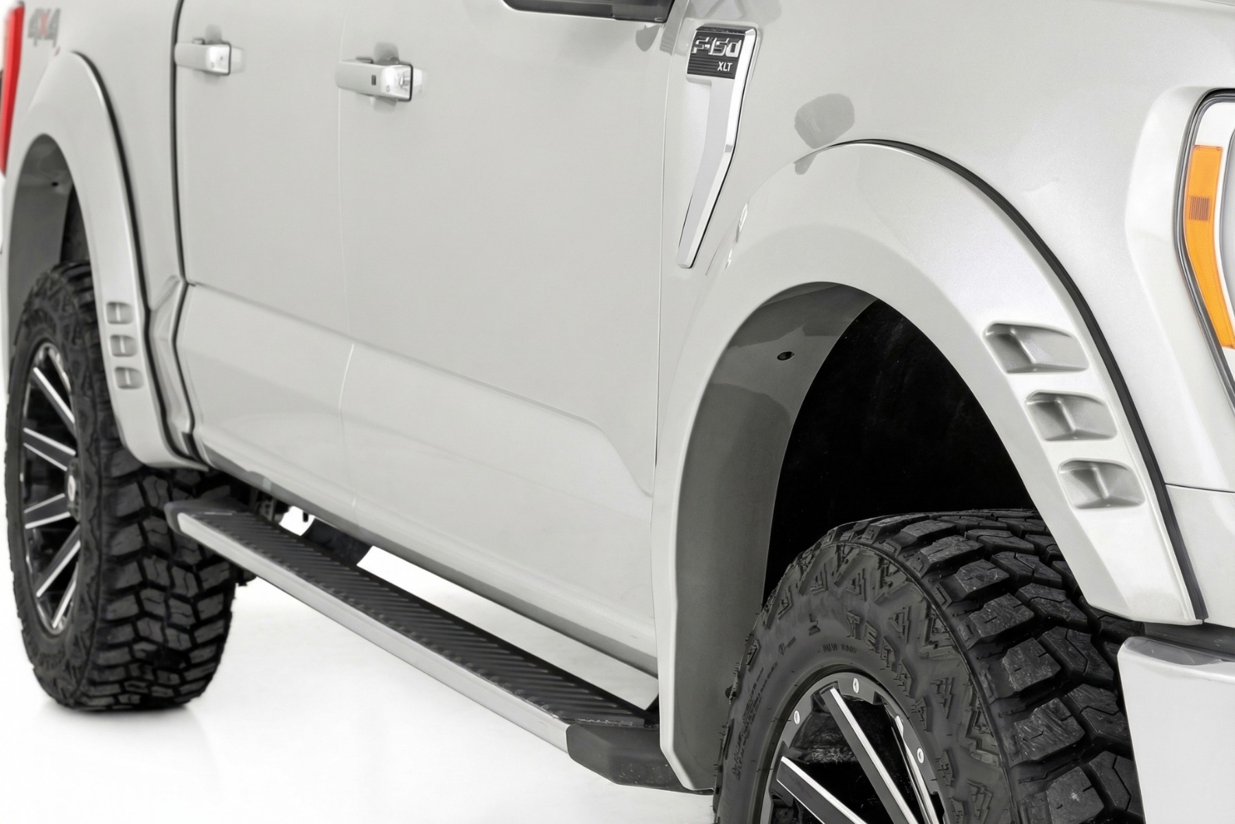 SF1 Kotflügelverbreiterungen | A3 Space White | Ford F-150 2WD/4WD (2021–2026) — Bild 4