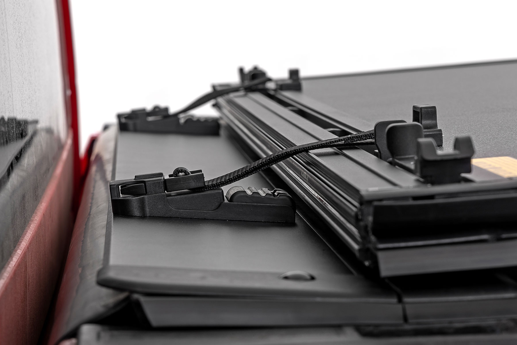 Stabile, dreifach klappbare Ladeflächenabdeckung | 6'7 Zoll Ladefläche | Chevy/GMC Sierra 1500 (19–26)/Silverado 1500 (19–26) — Bild 6