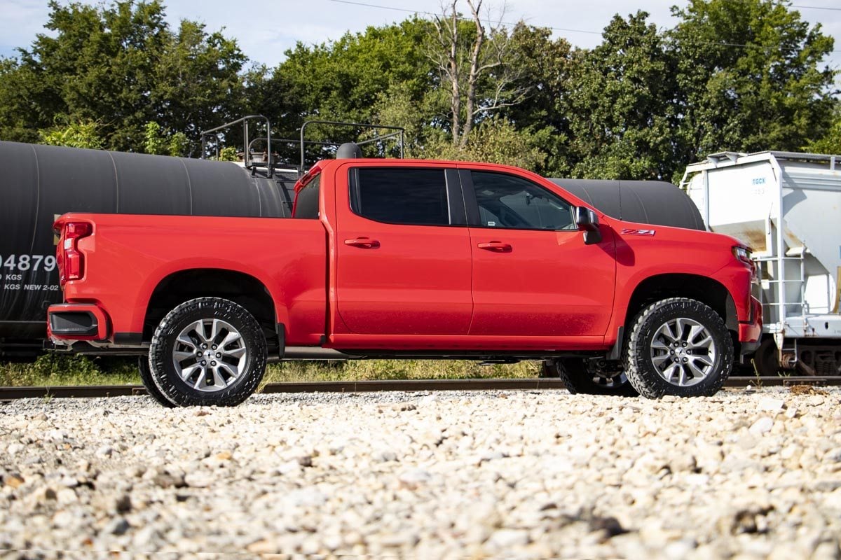 3,5-Zoll-Lift Kit | Mono-Blattfeder hinten | Chevy Silverado 1500 2WD/4WD (2022–2024) | Rote Ausführung — Bild 3