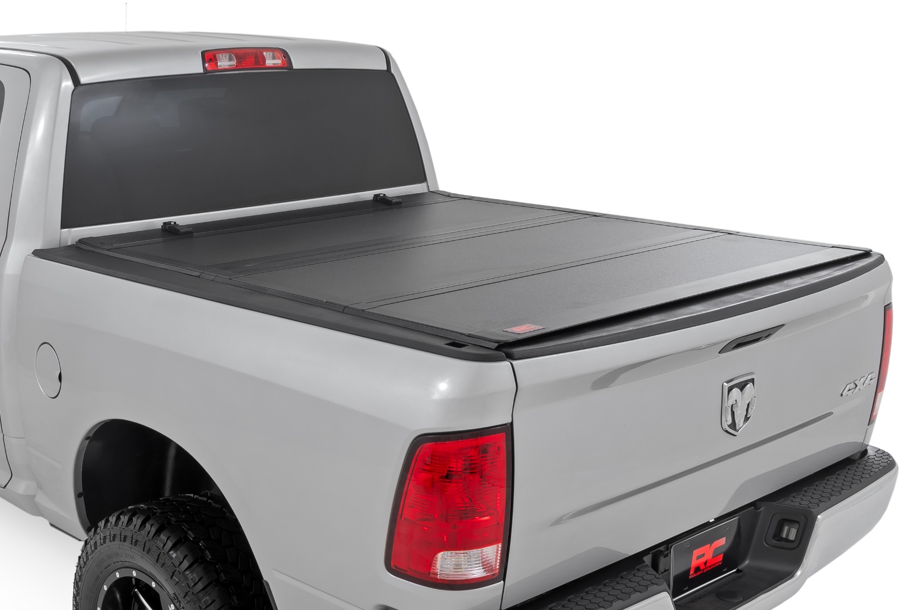 Stabile, dreifach faltbare, hochklappbare Ladeflächenabdeckung | 5'7" Ladefläche | RAM 1500 2WD/4WD (2009–2018 & Classic)