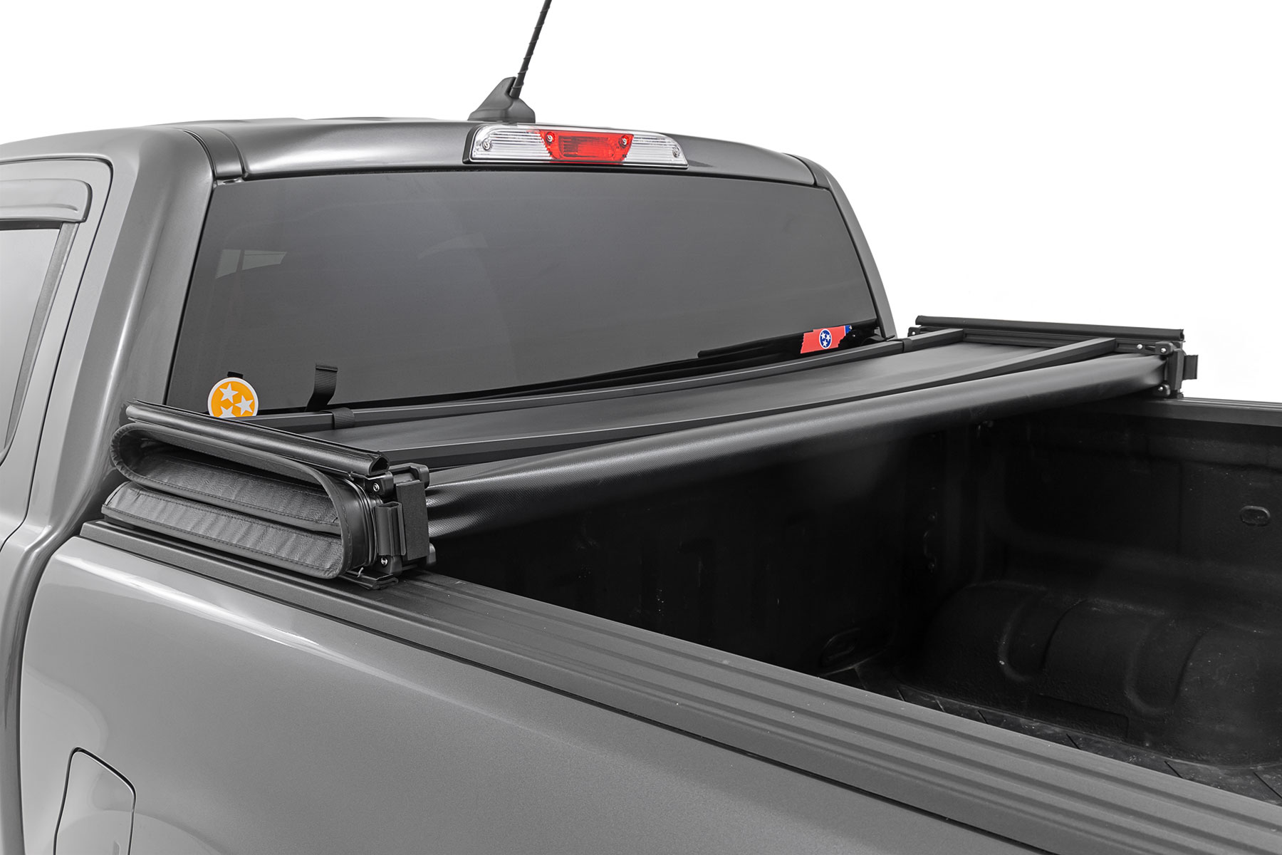 Weiche, dreifach faltbare Ladeflächenabdeckung | 5' Ladefläche | Ford Ranger 2WD/4WD (2019–2023) — Bild 4