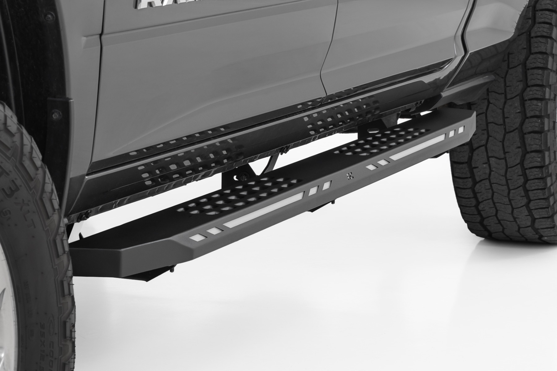 AC2 Trittbretter | Bernstein/Weiß | Crew Cab | RAM 1500 (19–26)/1500 TRX (21–24) — Bild 5
