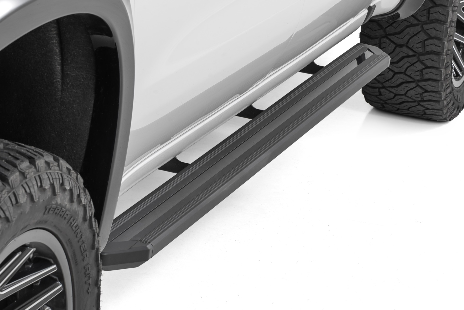 Mehrfarbige LED-Trittbretter | Crew Cab | Chevy/GMC 1500/2500HD/3500HD (19–26) — Bild 6