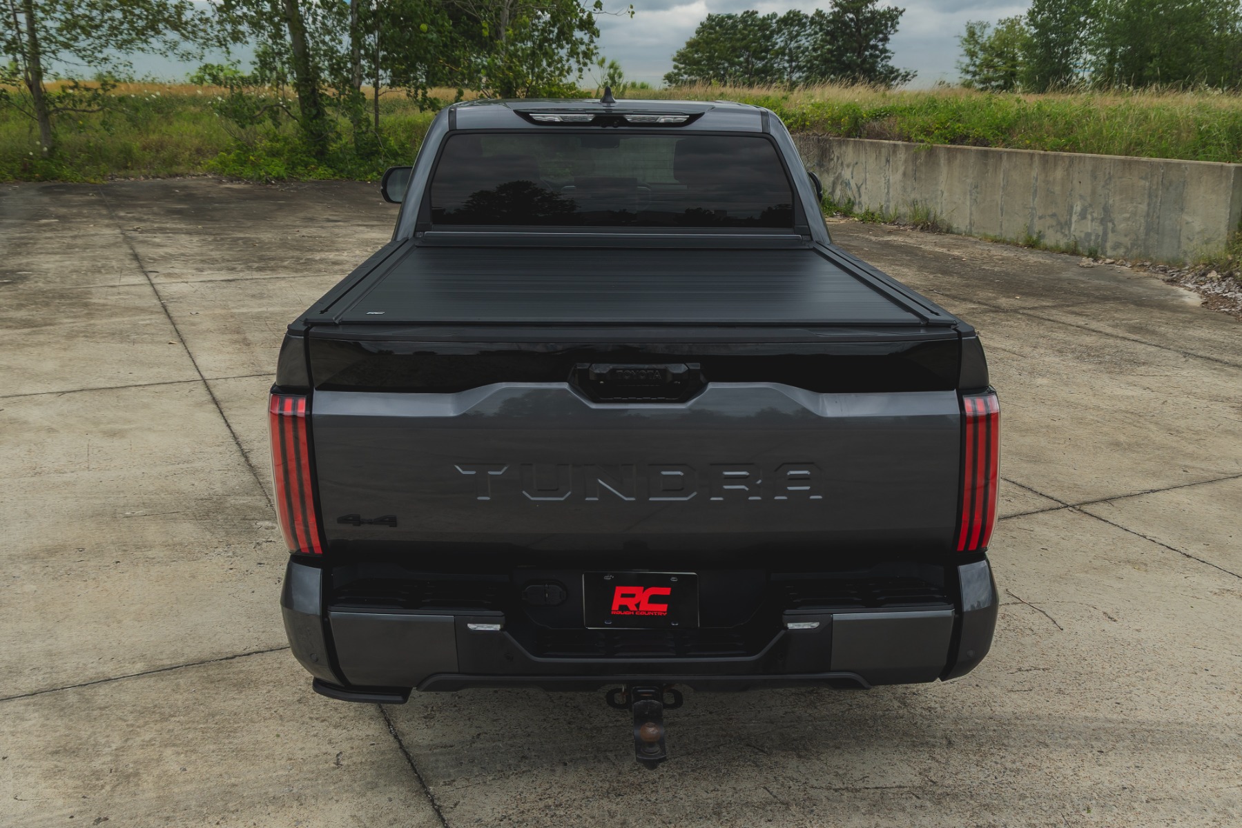 Manual Retractable Bed Cover | 5'7" Bed | Toyota Tundra 2WD/4WD (2022-2026) — Bild 8