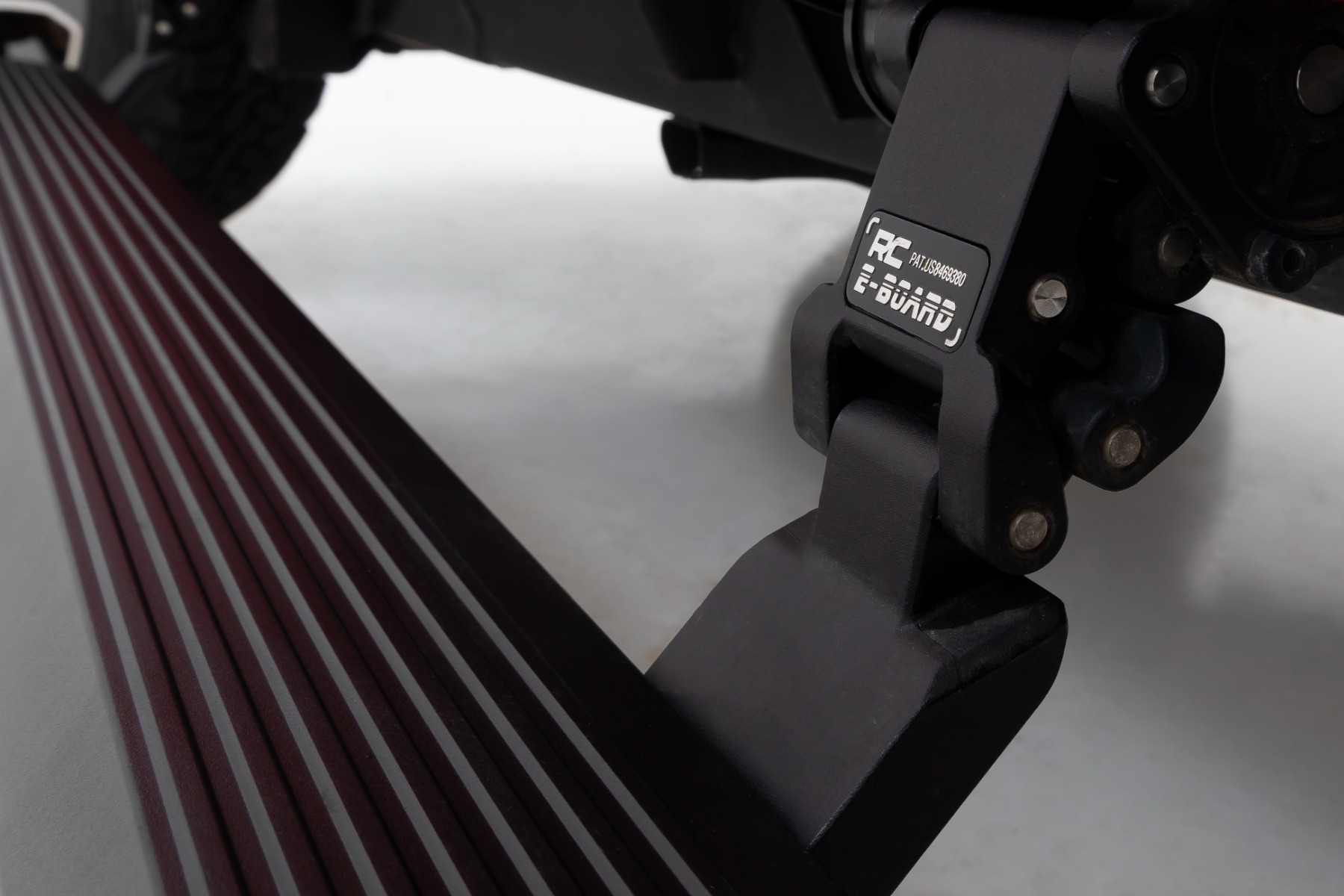 Elektrische Trittbretter | Zwei Elektromotoren | 4-türig | Jeep Wrangler JL (2018–2026) — Bild 7