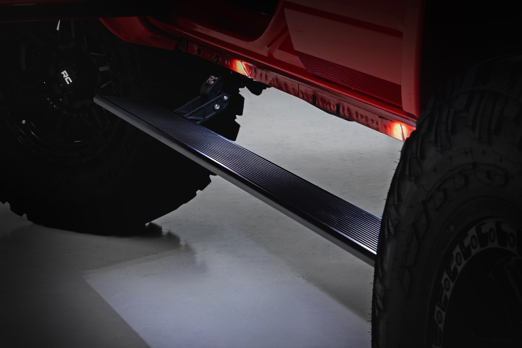 Power Running Boards | HT-Series | 4 Door | Ford Bronco 4WD (2021-2026) — Bild 3